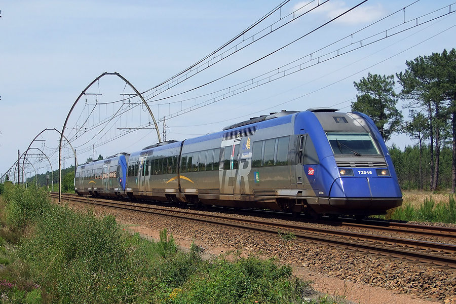 Vu au nord de Morcenx, voila l' X 72546 et l' X 72502 le 19.06.2008.jpg